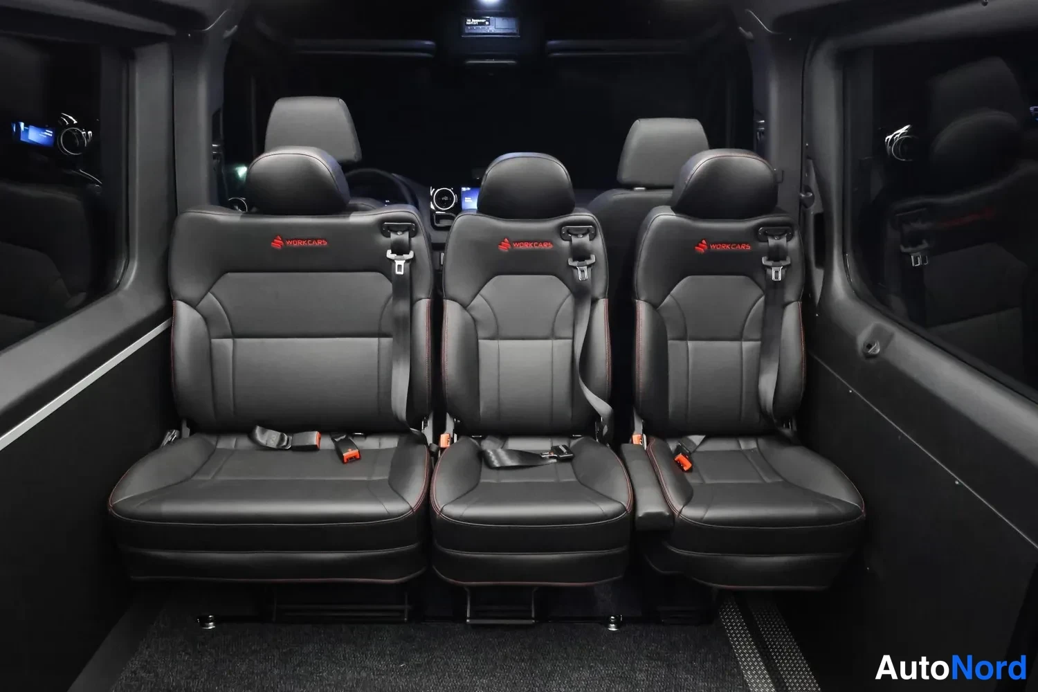 Musta Mercedes-Benz Sprinter 2026, takaistuimet, kuva 16