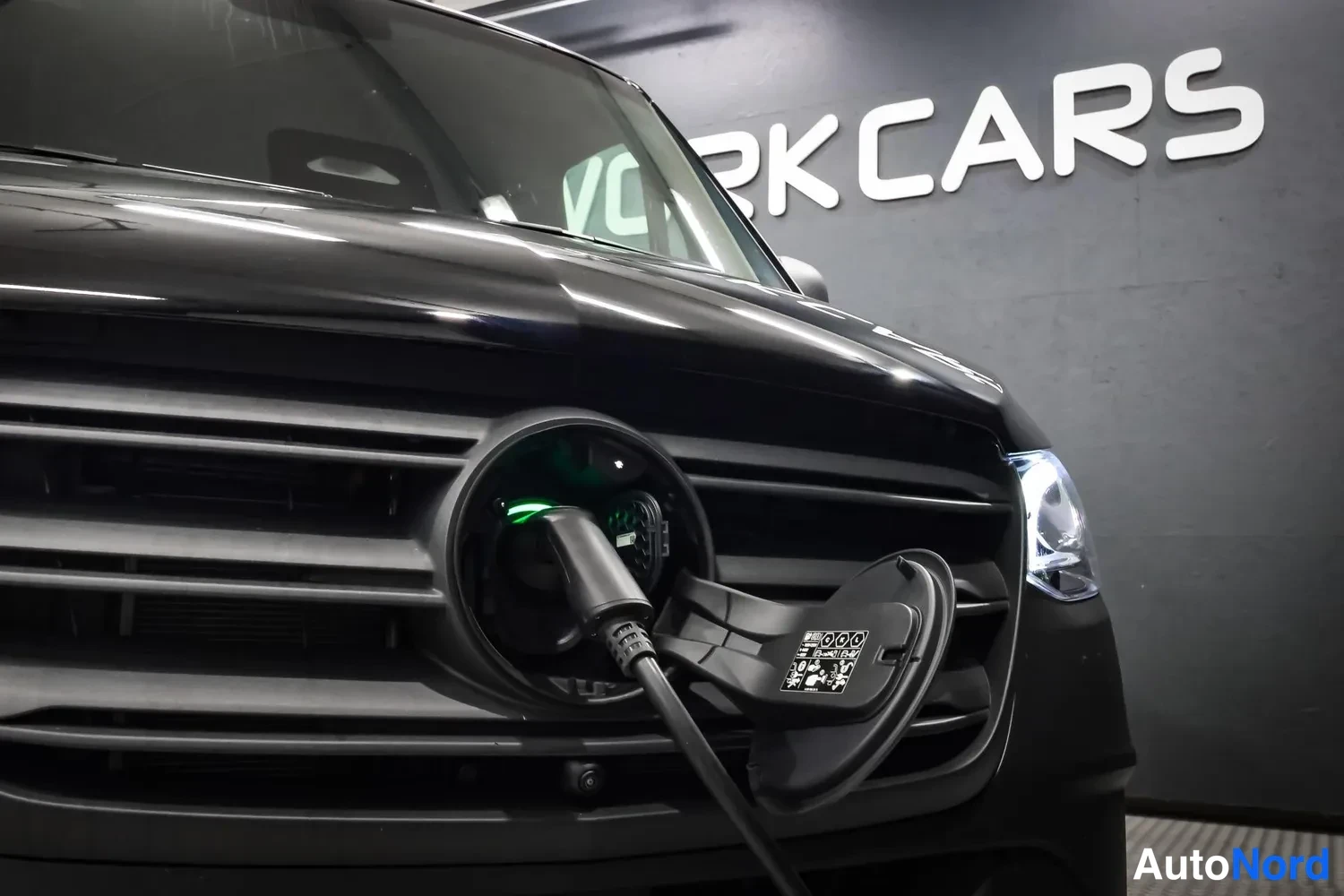 Musta Mercedes-Benz Sprinter 2026, yksityiskohta, kuva 17