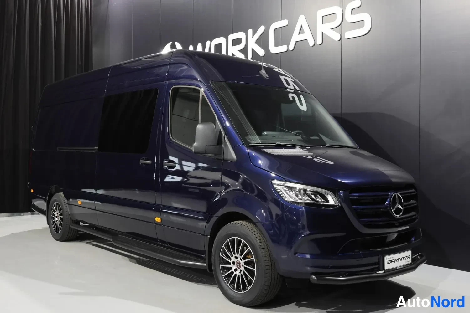 Sininen Mercedes-Benz Sprinter 2026, etuviisto, keula oikealle, kuva 2