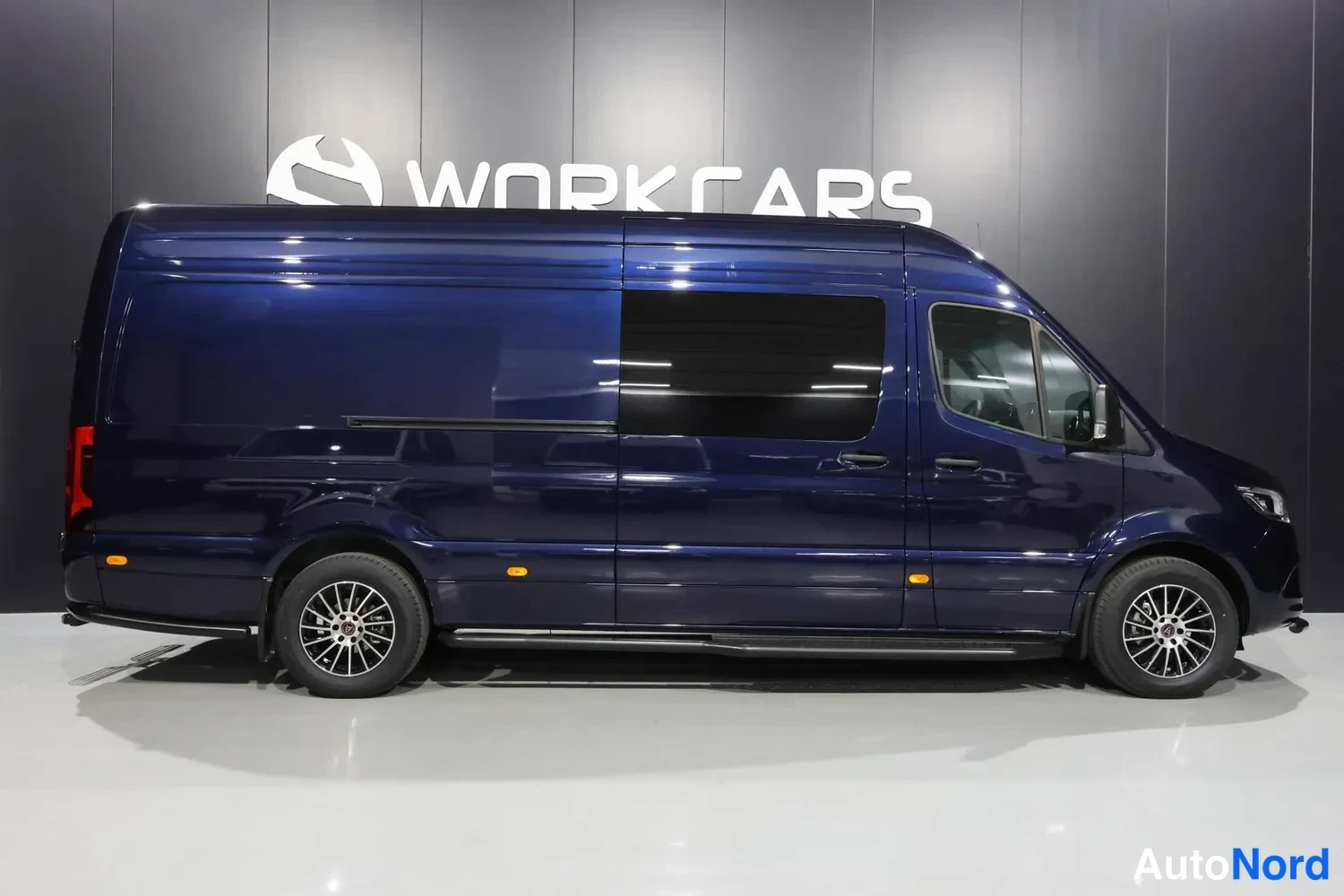 Sininen Mercedes-Benz Sprinter 2026, etuviisto, keula oikealle, kuva 3