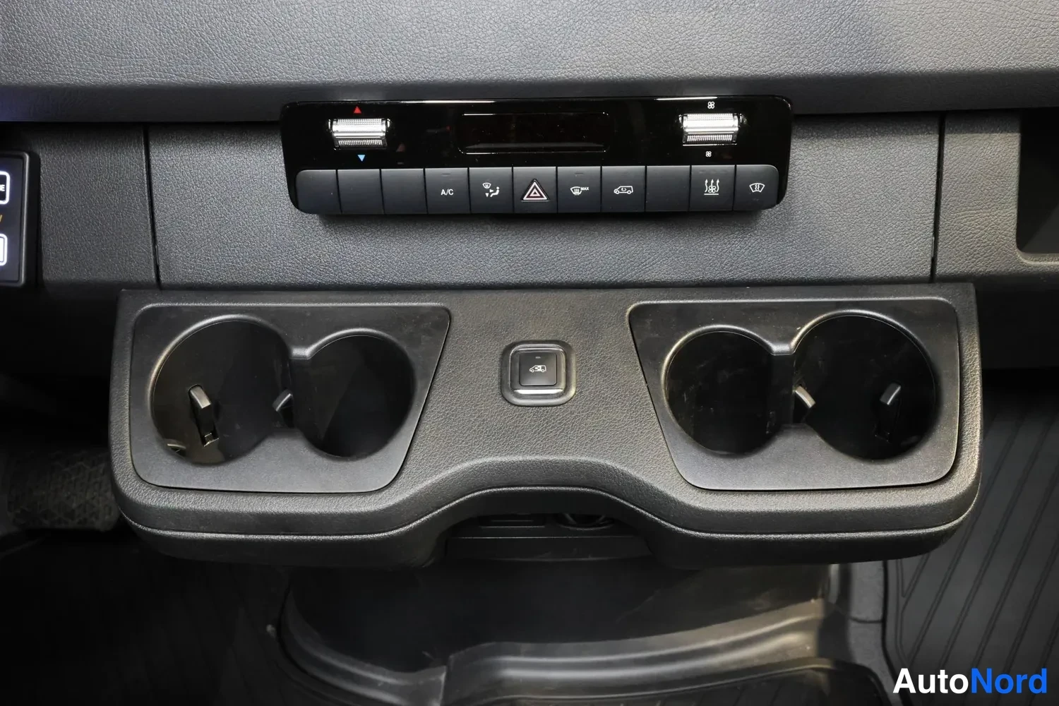 Sininen Mercedes-Benz Sprinter 2026, yksityiskohta, kuva 21