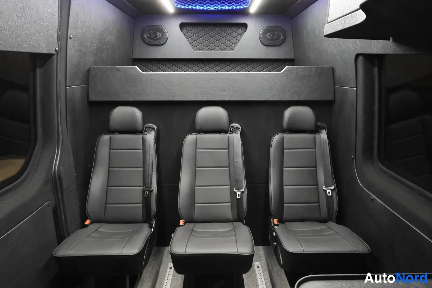 Sininen Mercedes-Benz Sprinter 2026, takaistuimet, kuva 16