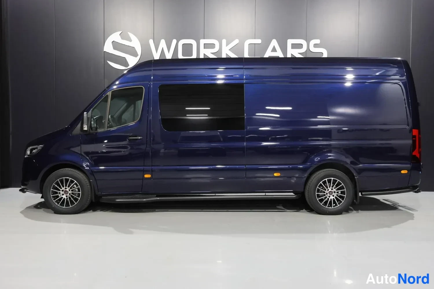 Sininen Mercedes-Benz Sprinter 2026, sivulta, kuva 4