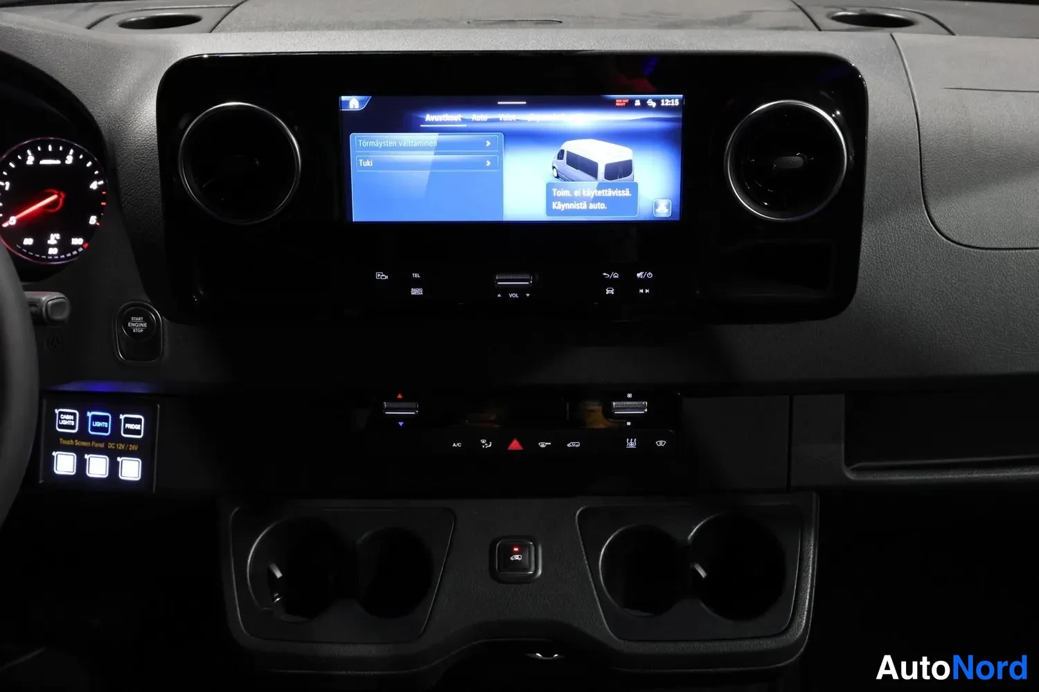 Sininen Mercedes-Benz Sprinter 2026, ohjaamo, kuva 9
