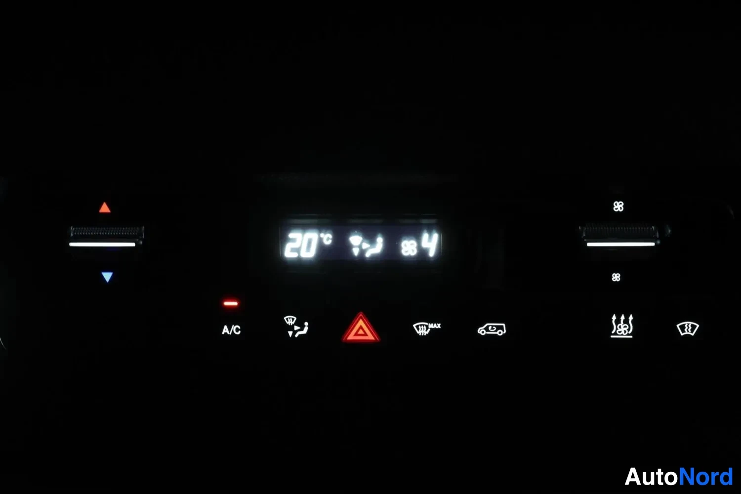 Musta Mercedes-Benz Sprinter 2026, yksityiskohta, kuva 31