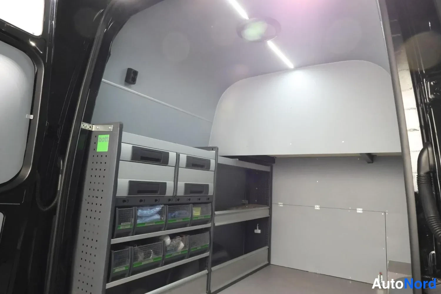 Musta Mercedes-Benz Sprinter 2026, tavaratila, kuva 21