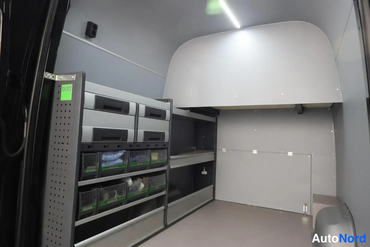 Musta Mercedes-Benz Sprinter 2026, tavaratila, kuva 22