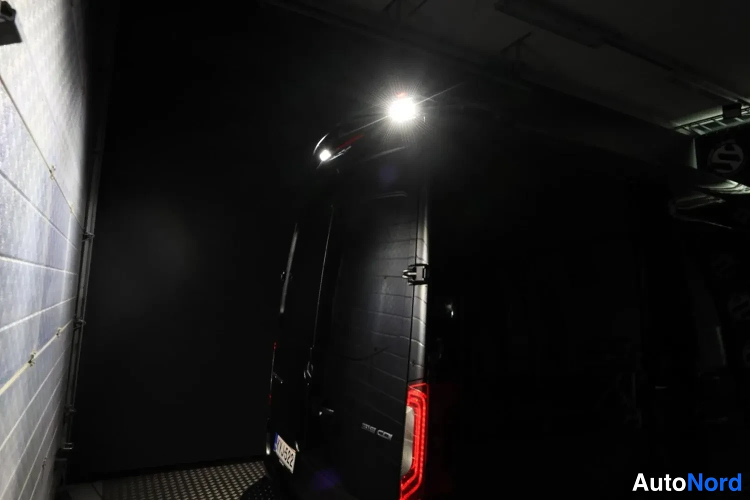 Musta Mercedes-Benz Sprinter 2026, takaviisto, kuva 10