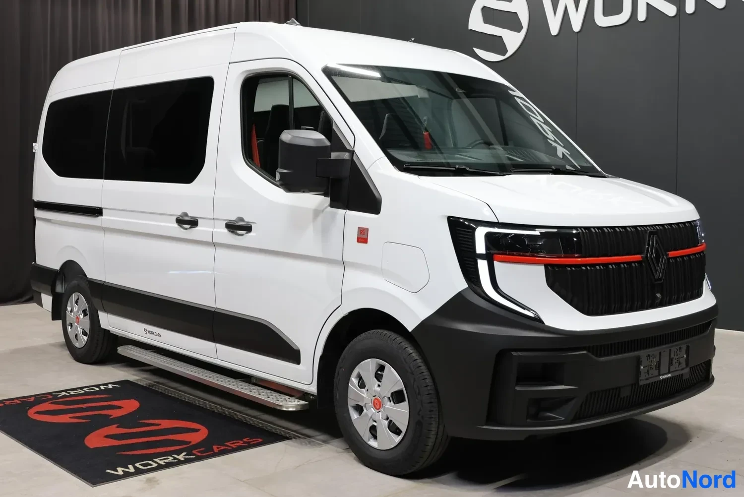 Valkoinen Renault Master 2026, etuviisto, keula oikealle, kuva 2