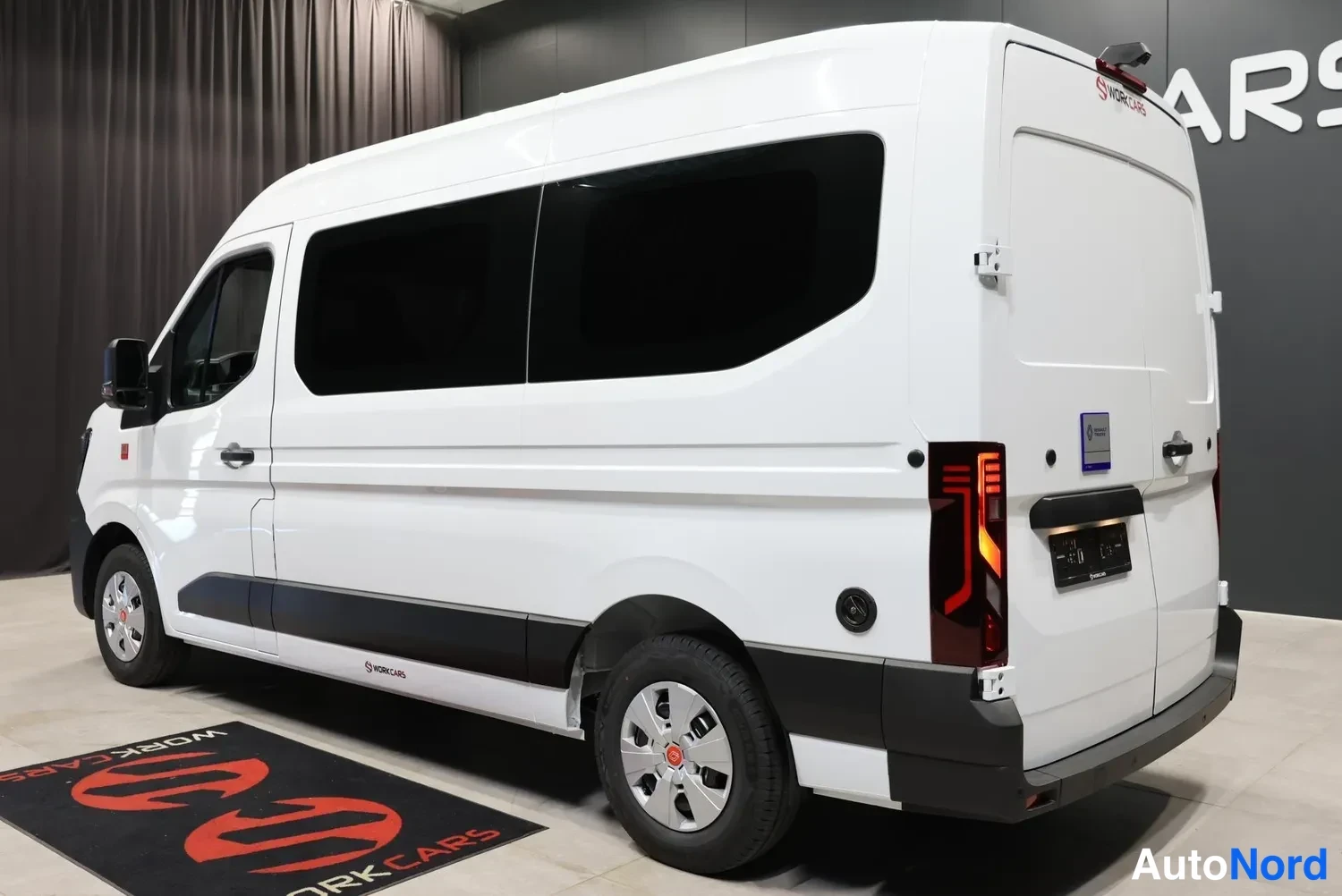 Valkoinen Renault Master 2026, takaviisto, kuva 9