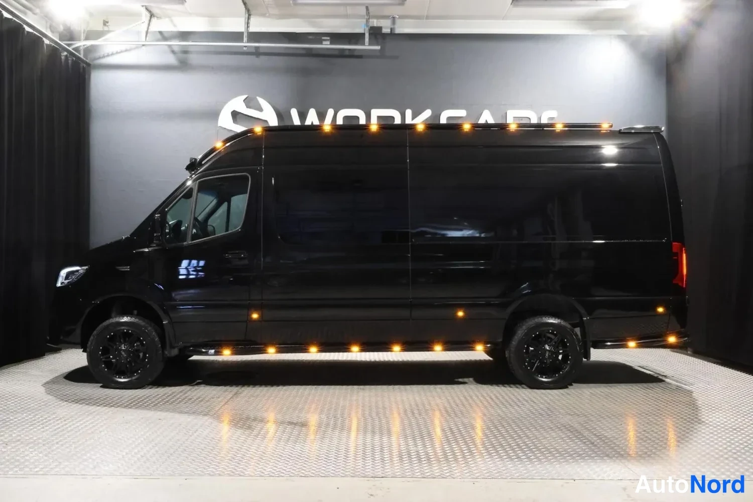 Musta Mercedes-Benz Sprinter 419 CDI 2026, sivulta, kuva 4