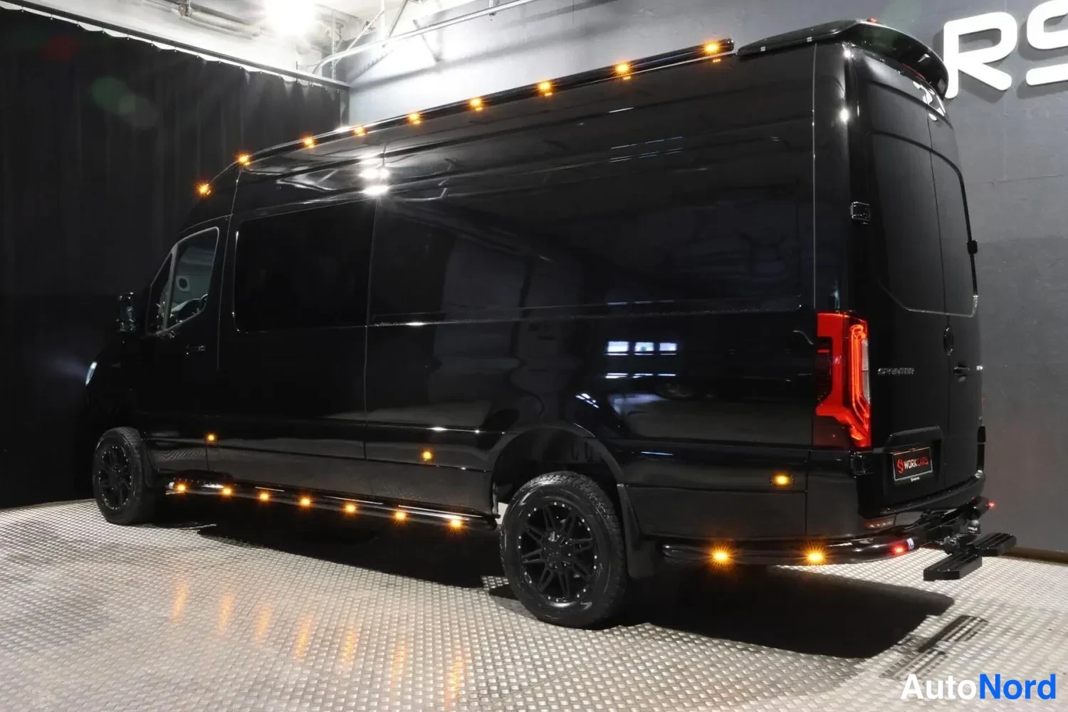 Musta Mercedes-Benz Sprinter 419 CDI 2026, takaviisto, kuva 6