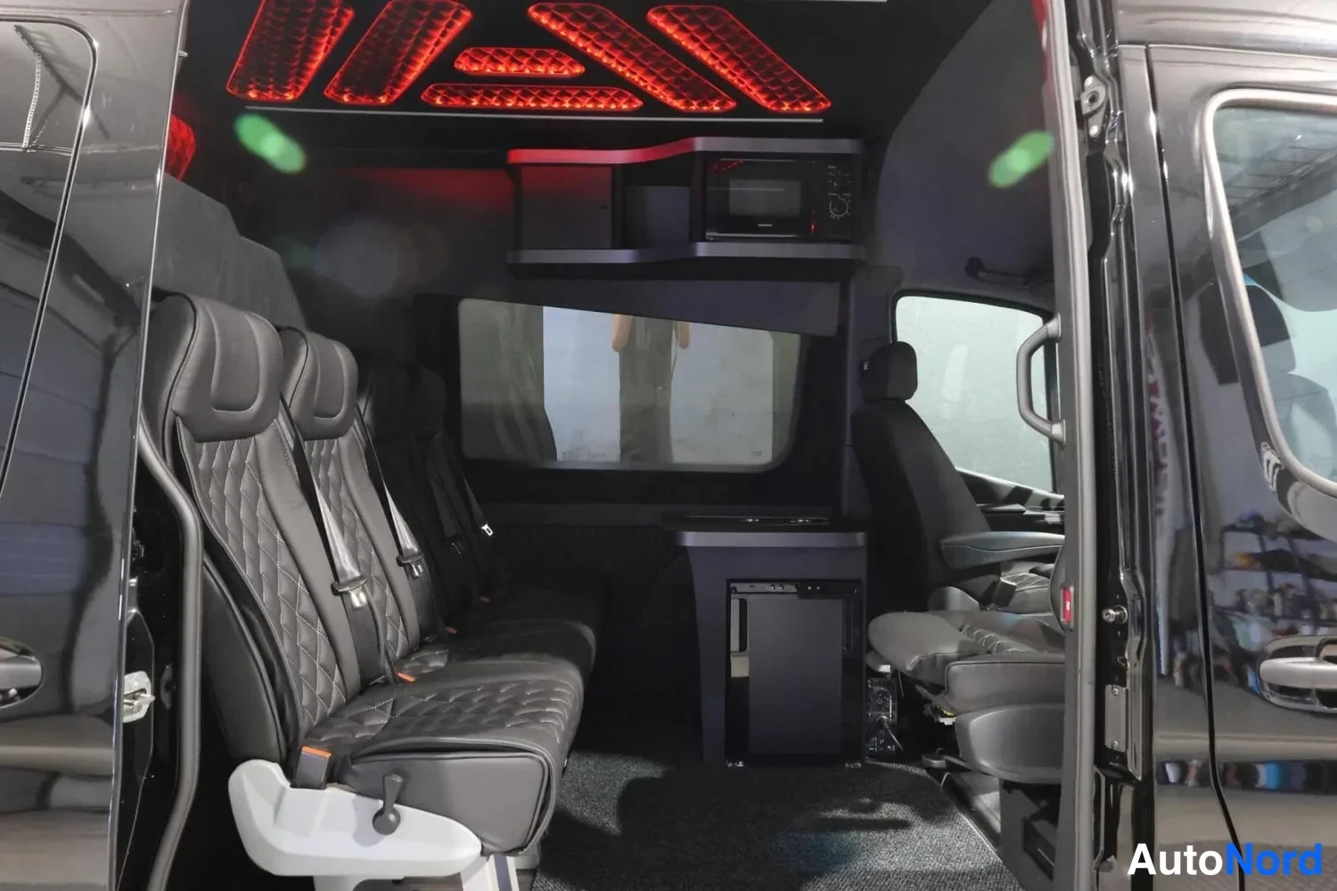 Musta Mercedes-Benz Sprinter 419 CDI 2026, takaistuimet, kuva 14