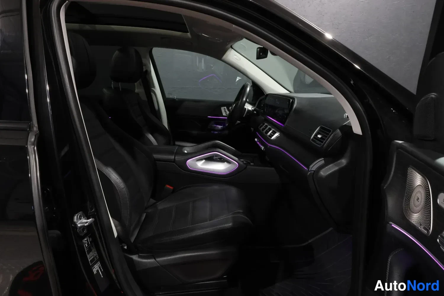Musta Mercedes-Benz GLS 450 d 4MATIC 2024, ohjaamo, kuva 11