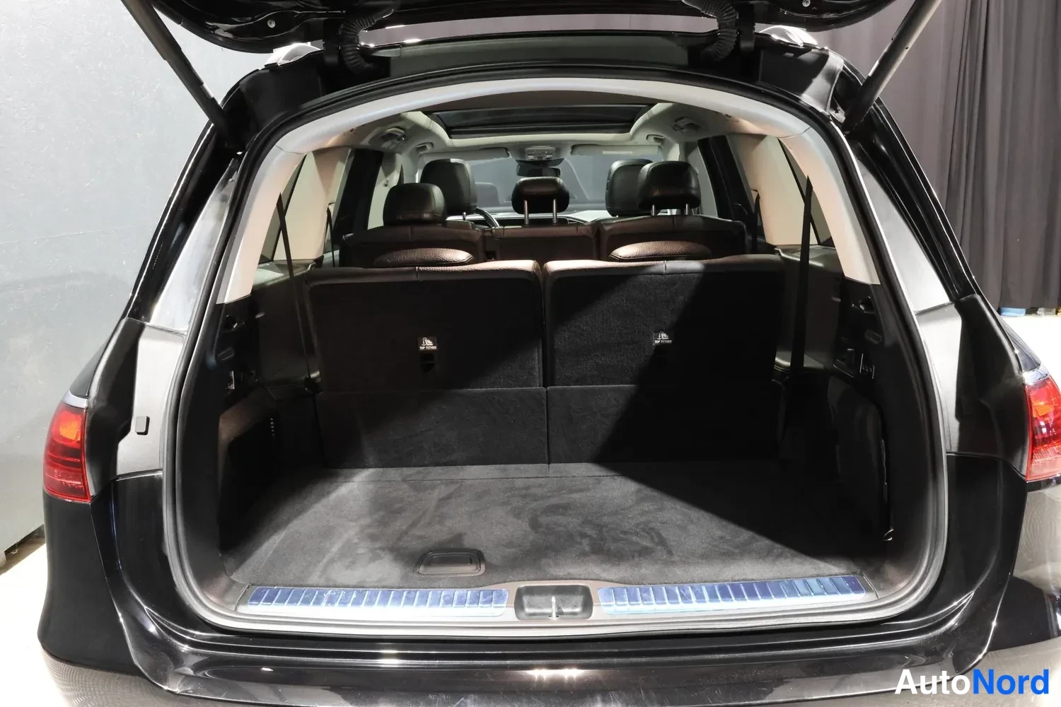 Musta Mercedes-Benz GLS 450 d 4MATIC 2024, tavaratila, kuva 15