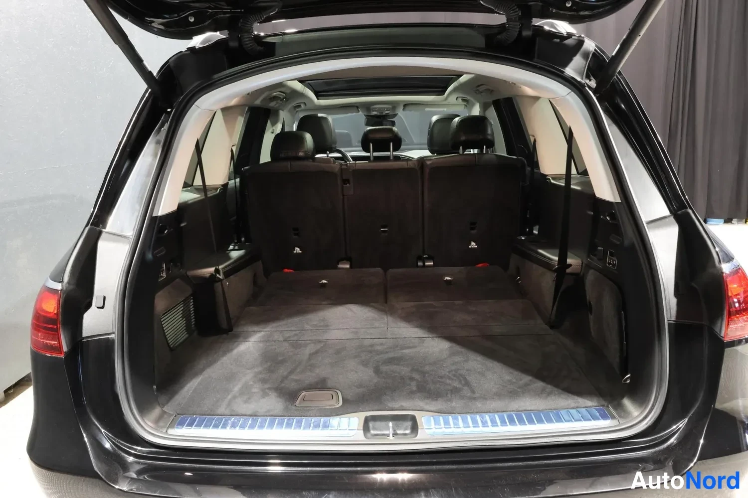 Musta Mercedes-Benz GLS 450 d 4MATIC 2024, tavaratila, kuva 16