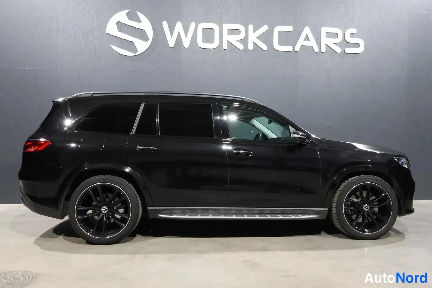 Musta Mercedes-Benz GLS 450 d 4MATIC 2024, sivulta, kuva 5