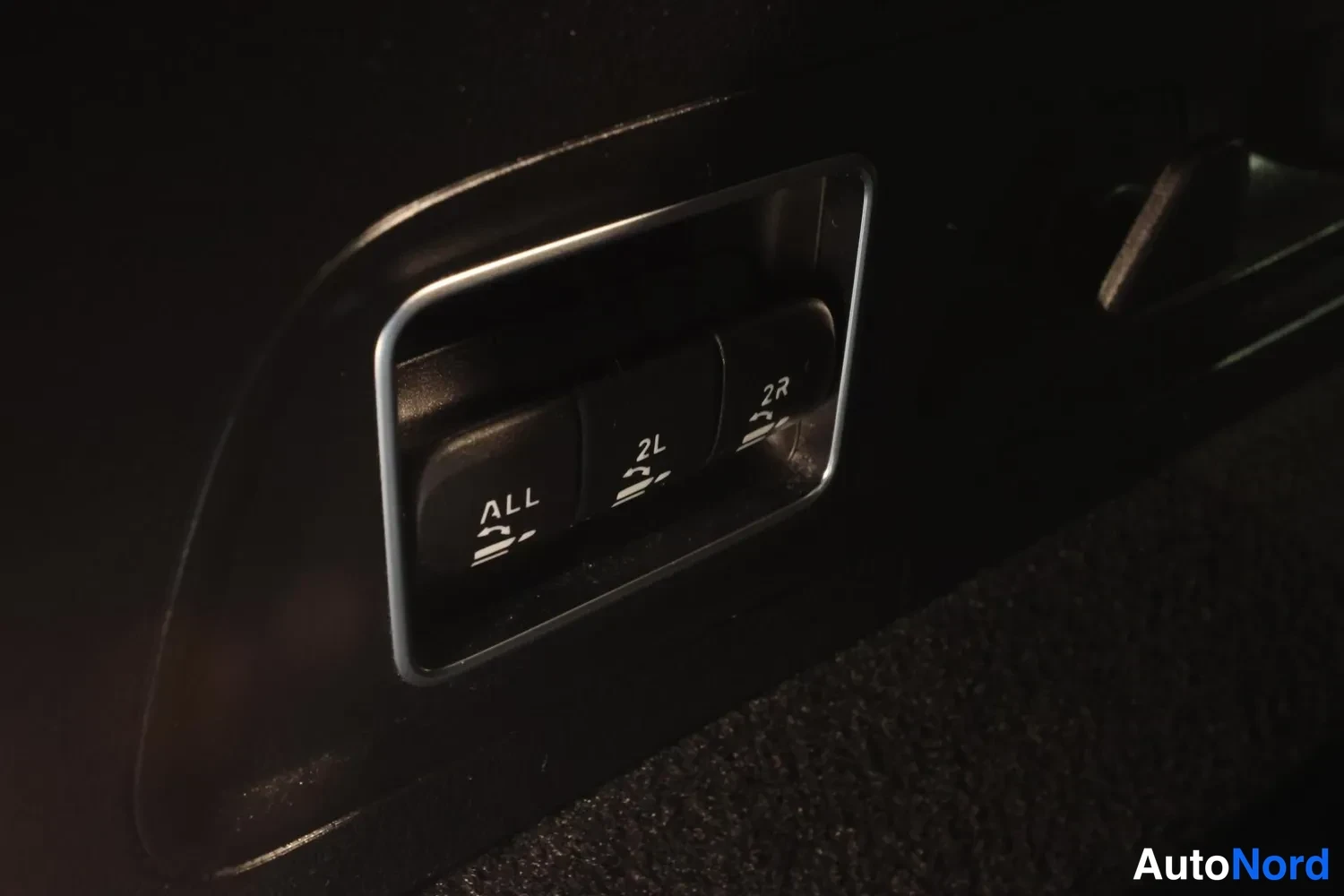 Musta Mercedes-Benz GLS 450 d 4MATIC 2024, yksityiskohta, kuva 37