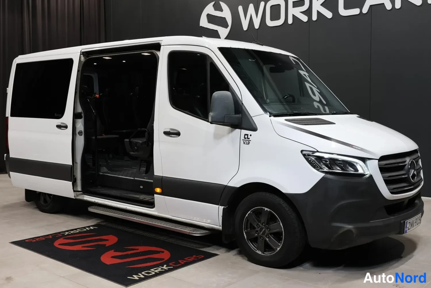 Valkoinen Mercedes-Benz Sprinter 2020, etuviisto, keula oikealle, kuva 3