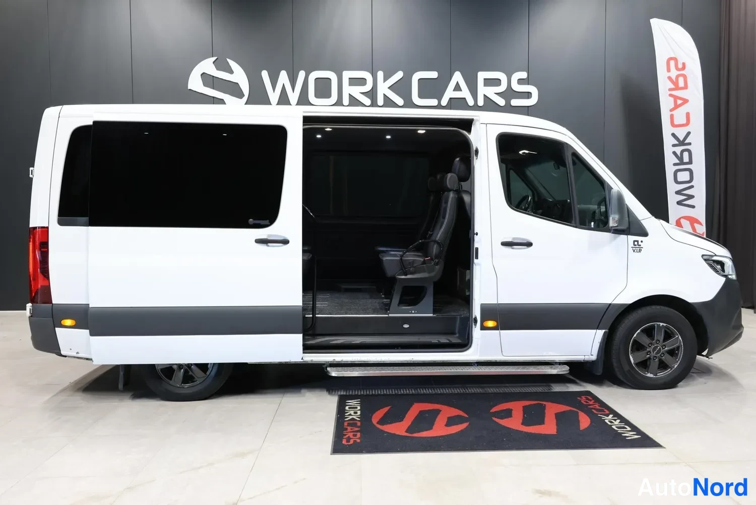 Valkoinen Mercedes-Benz Sprinter 2020, etuviisto, keula oikealle, kuva 2