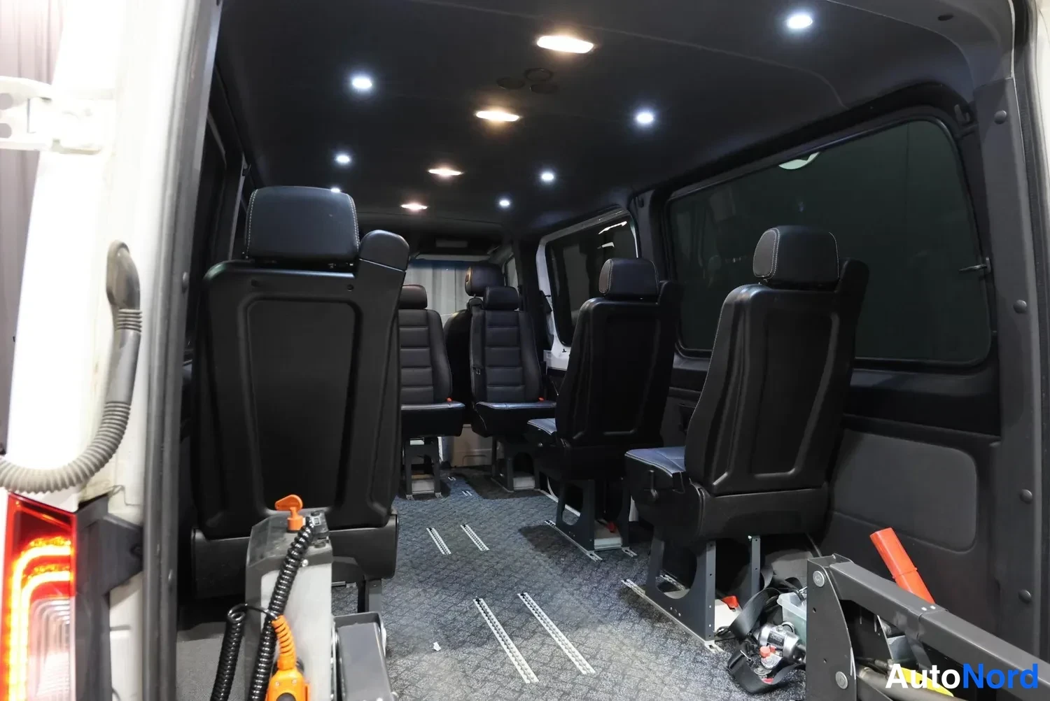 Valkoinen Mercedes-Benz Sprinter 2020, takaistuimet, kuva 22