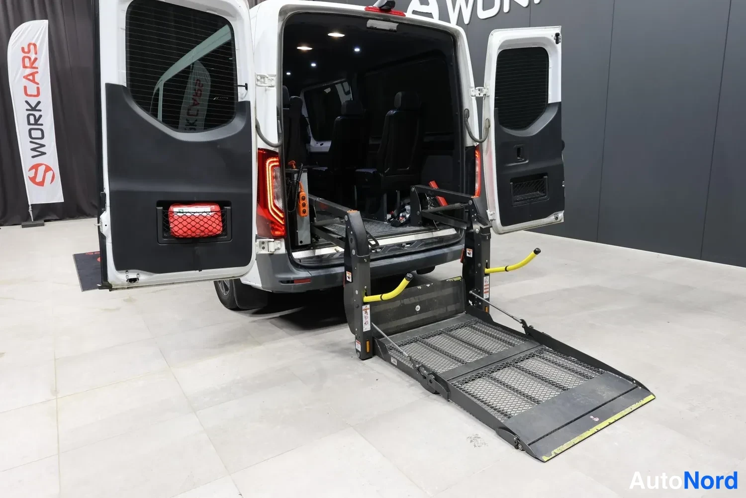 Valkoinen Mercedes-Benz Sprinter 2020, takaa, kuva 10