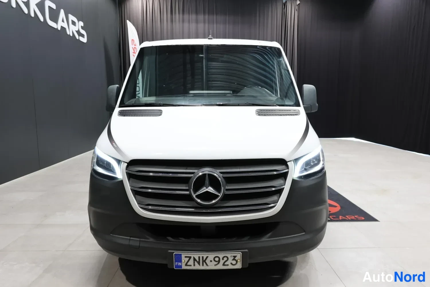 Valkoinen Mercedes-Benz Sprinter 2020, edestä, kuva 5