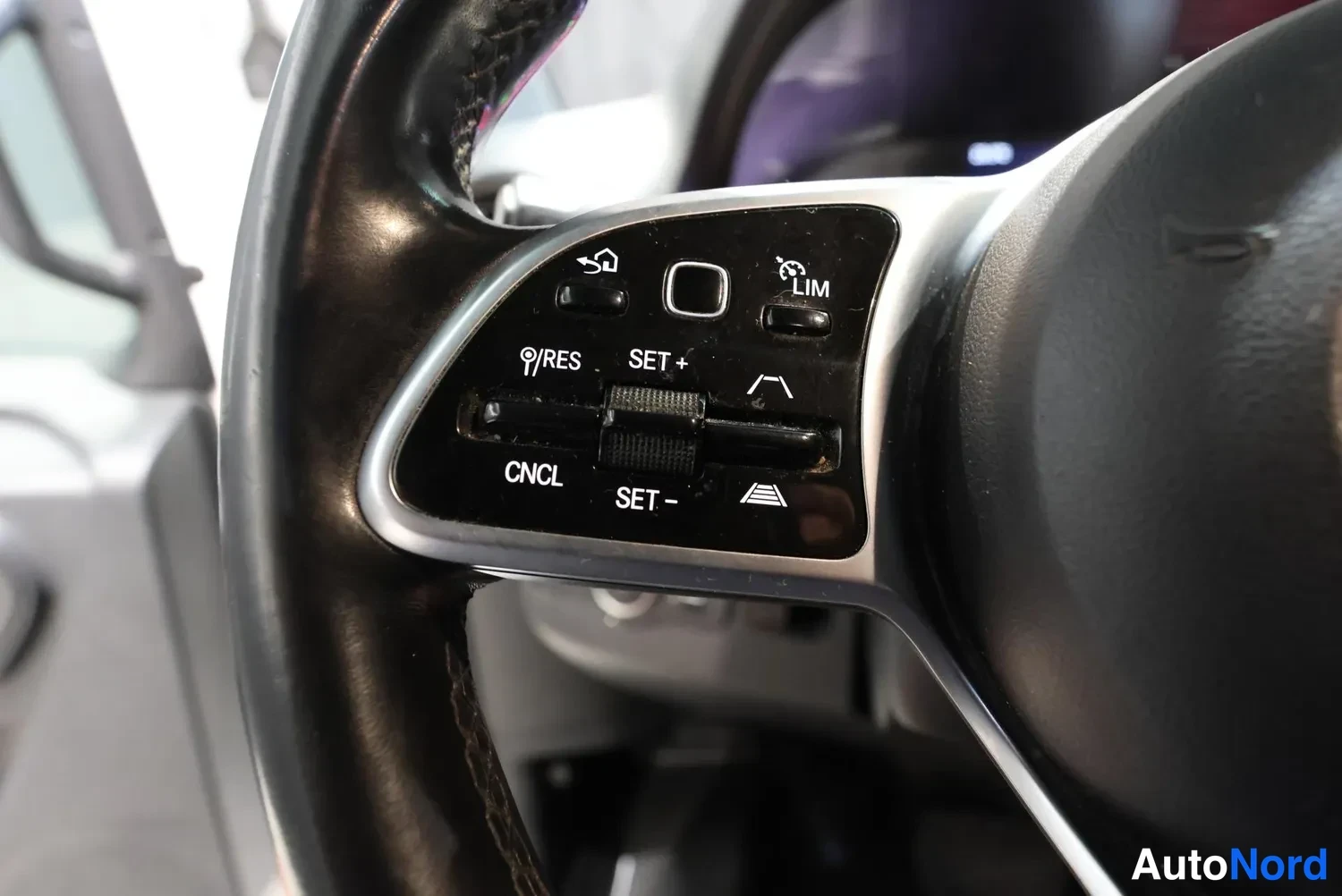 Valkoinen Mercedes-Benz Sprinter 2020, yksityiskohta, kuva 30