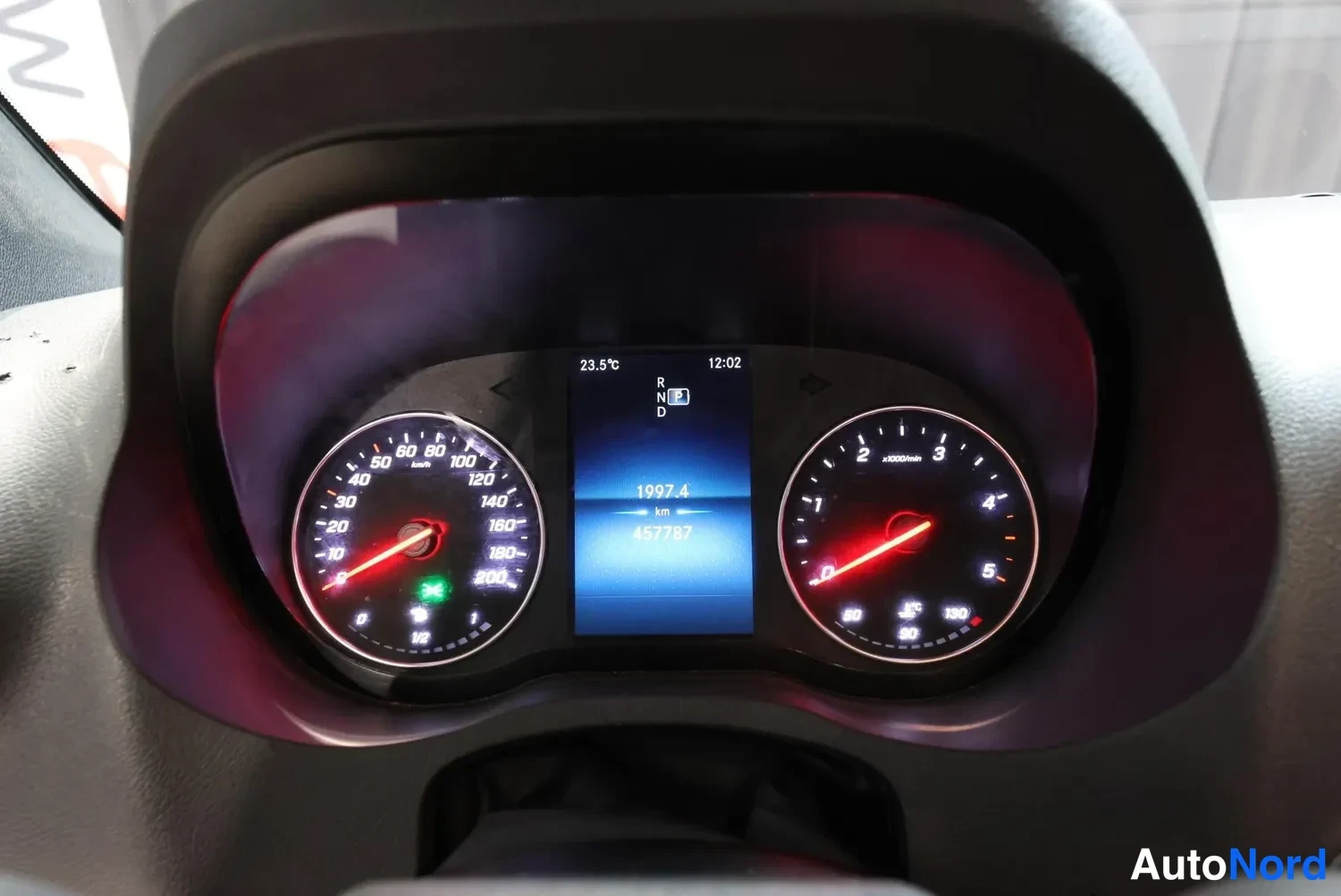 Valkoinen Mercedes-Benz Sprinter 2020, yksityiskohta, kuva 31
