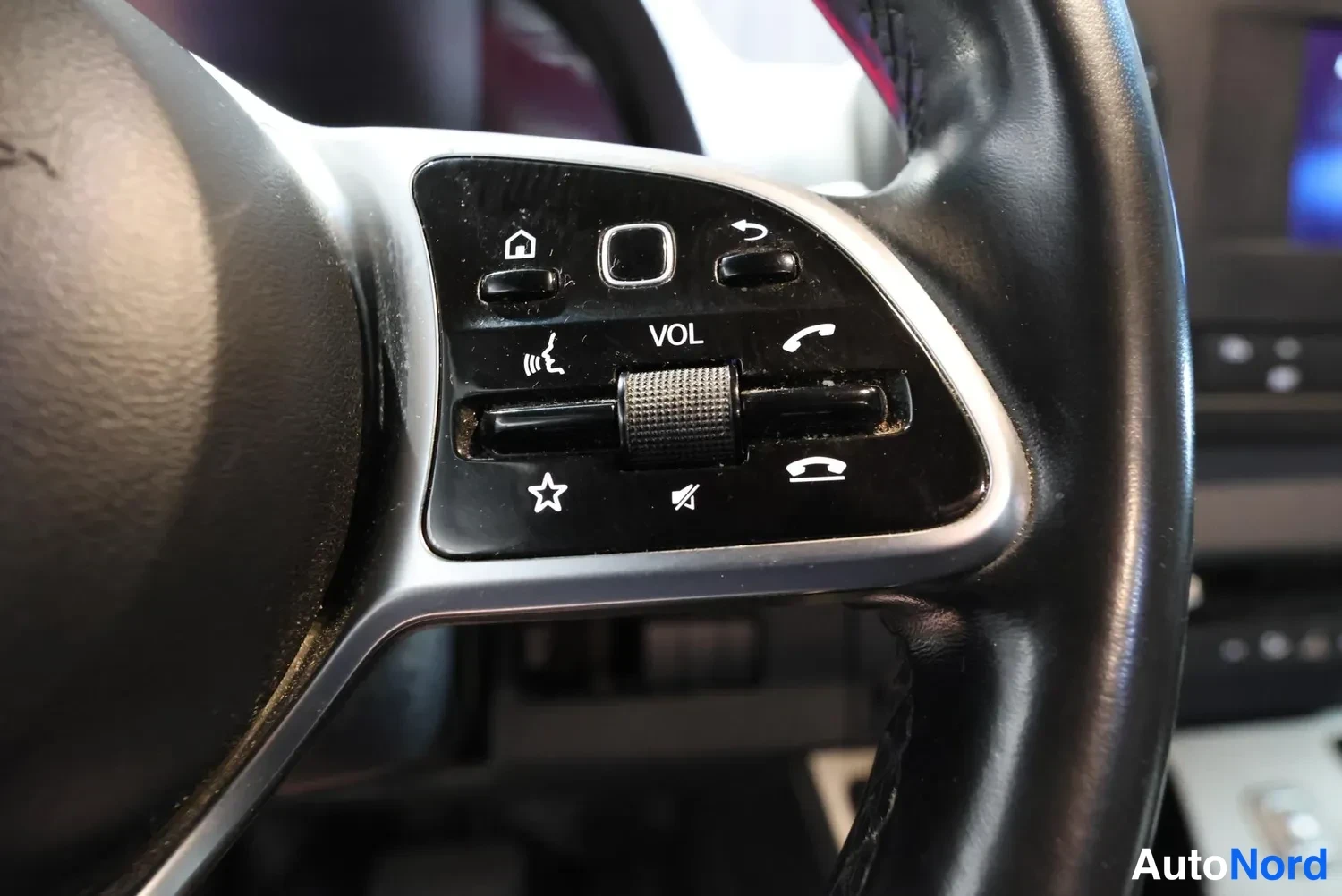 Valkoinen Mercedes-Benz Sprinter 2020, yksityiskohta, kuva 23