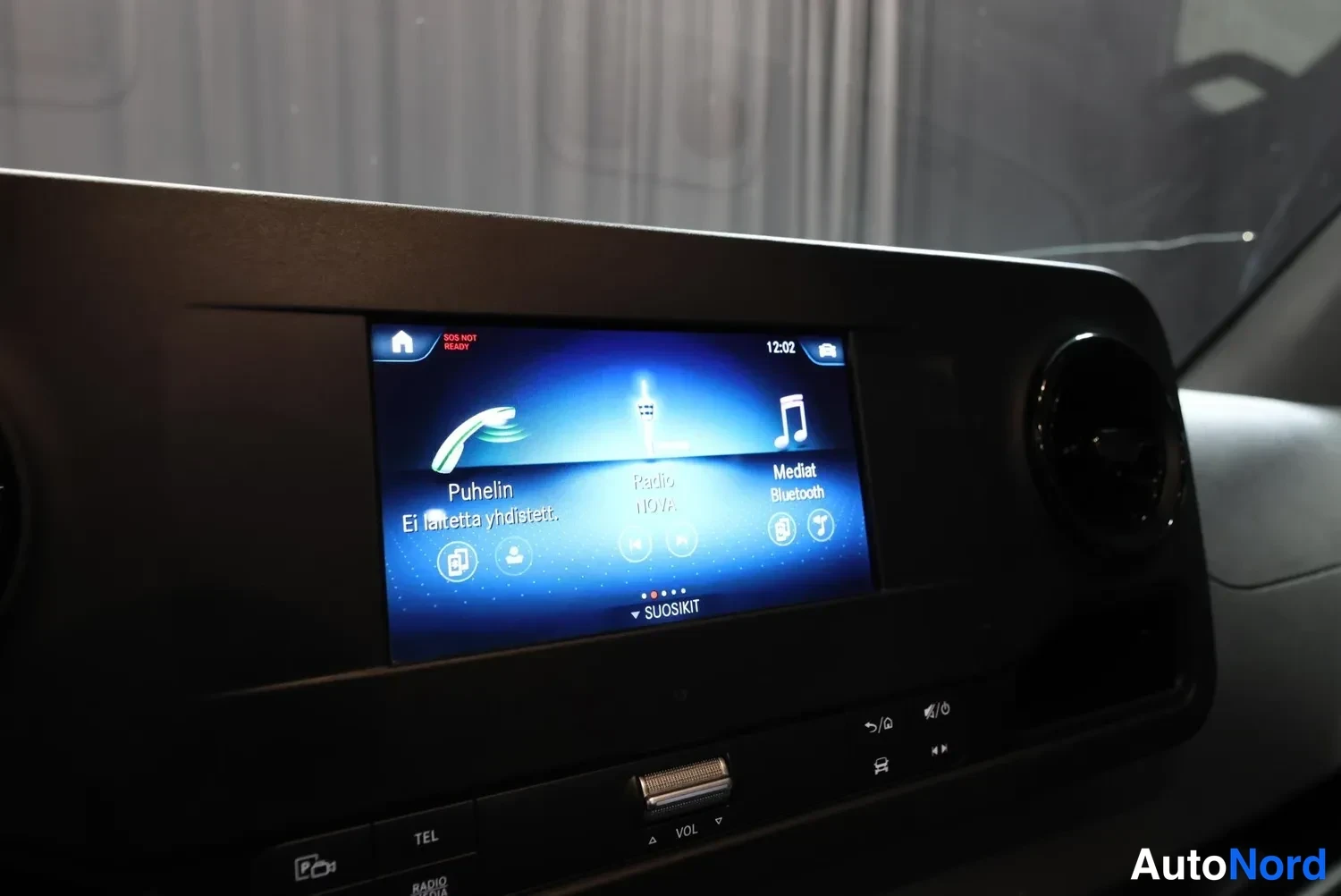 Valkoinen Mercedes-Benz Sprinter 2020, yksityiskohta, kuva 24