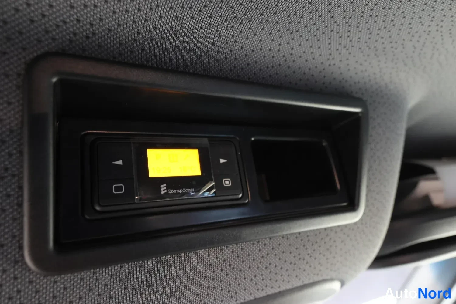 Valkoinen Mercedes-Benz Sprinter 2020, yksityiskohta, kuva 26