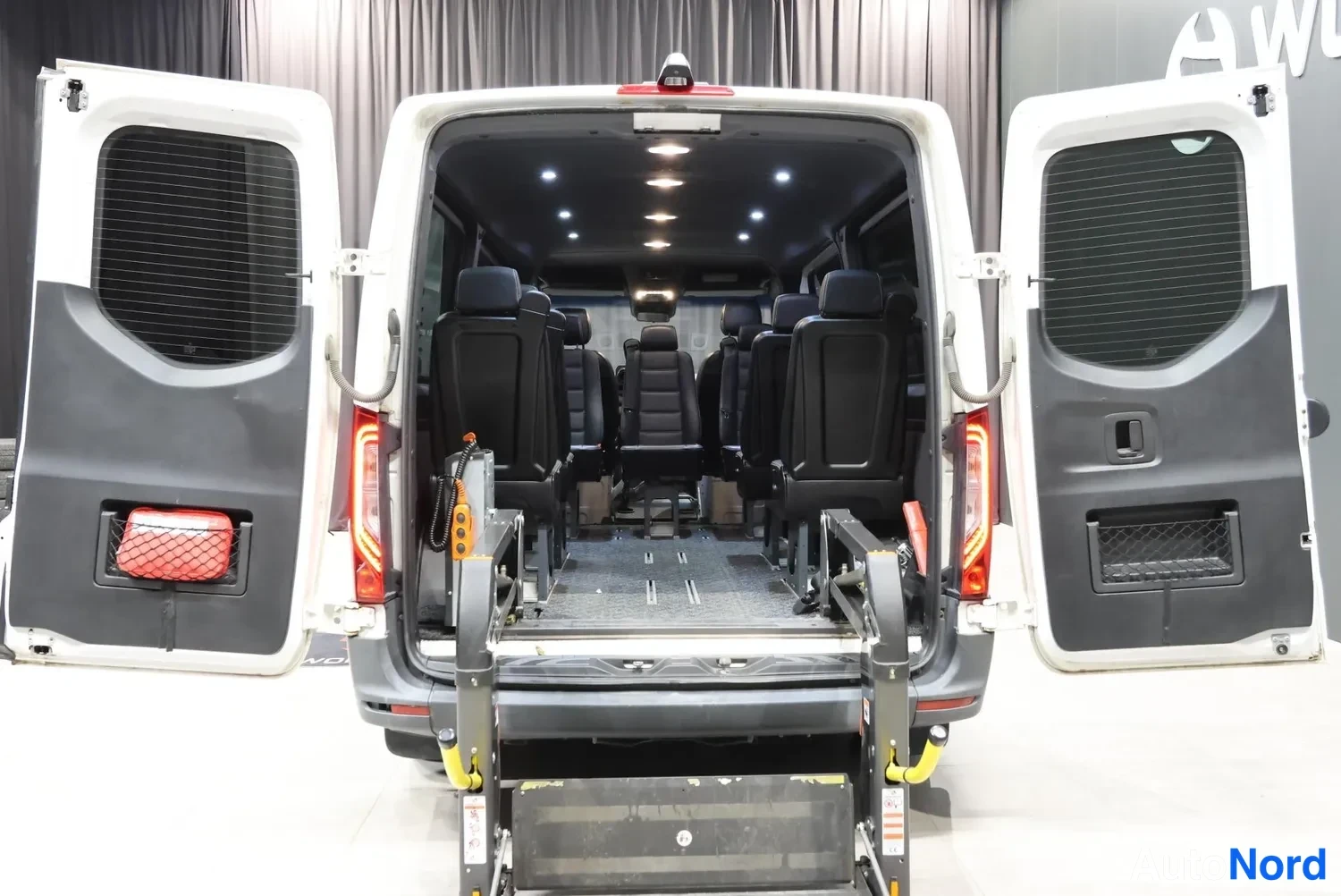 Valkoinen Mercedes-Benz Sprinter 2020, takaistuimet, kuva 17
