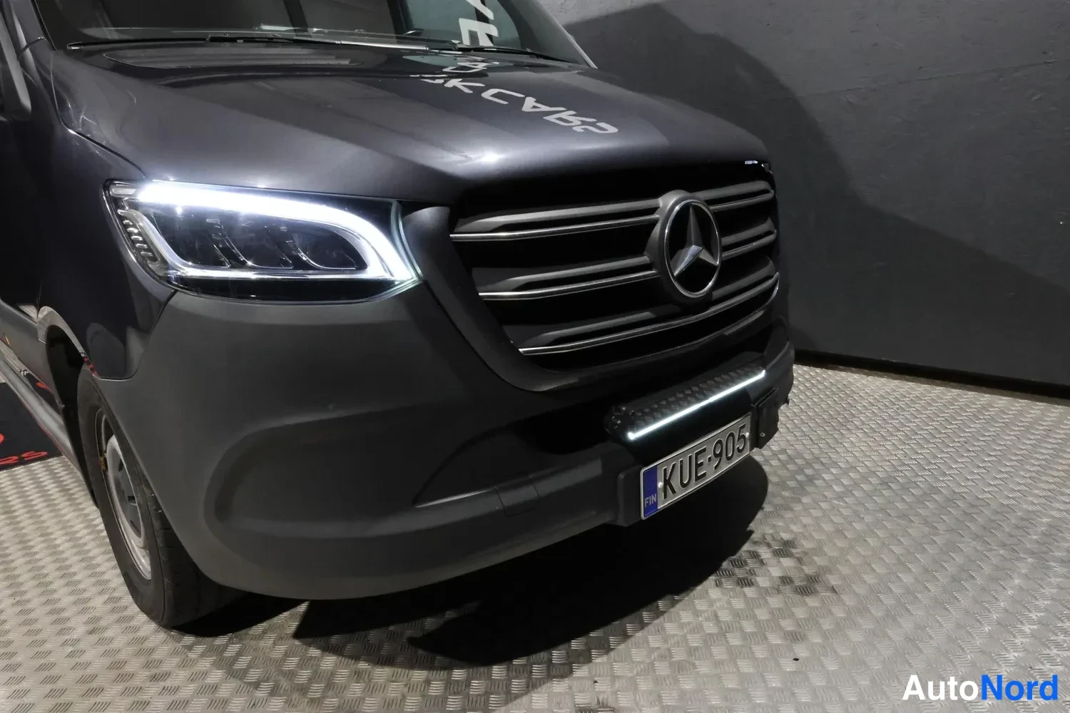 Harmaa Mercedes-Benz Sprinter 2020, etuviisto, keula oikealle, kuva 4