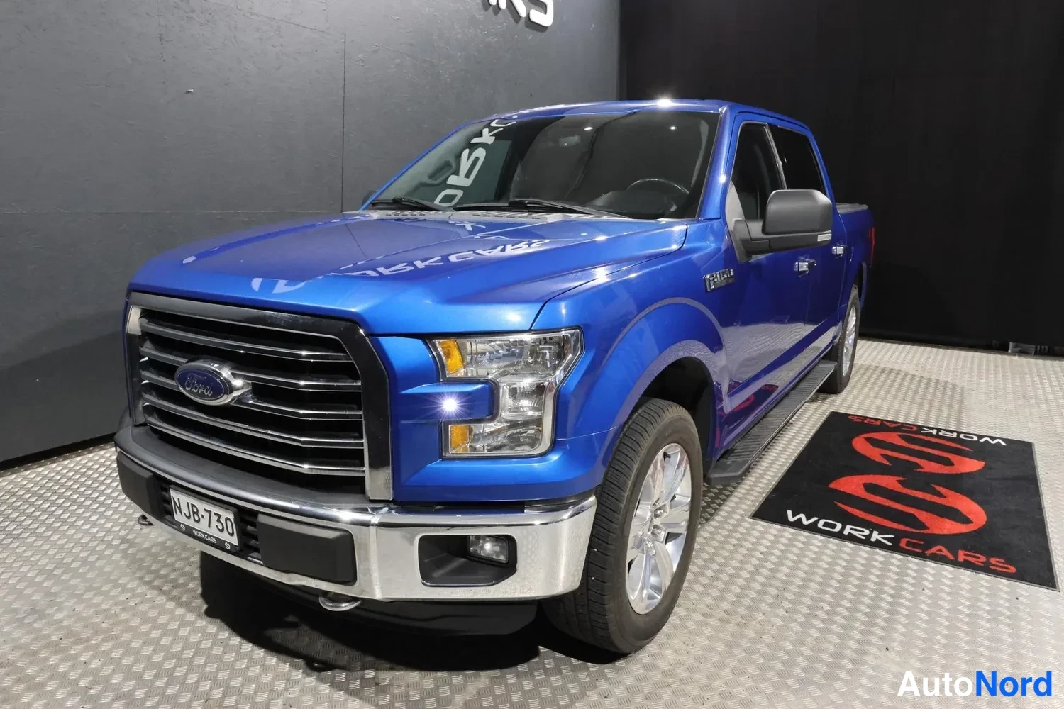 Sininen Ford F-150 2017, etuviisto, keula vasemmalle, kuva 2