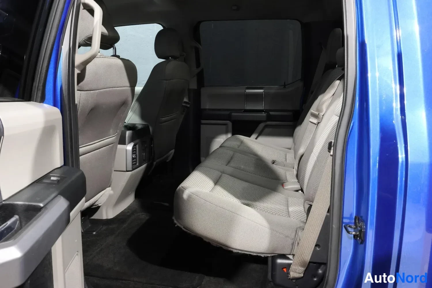 Sininen Ford F-150 2017, takaistuimet, kuva 17