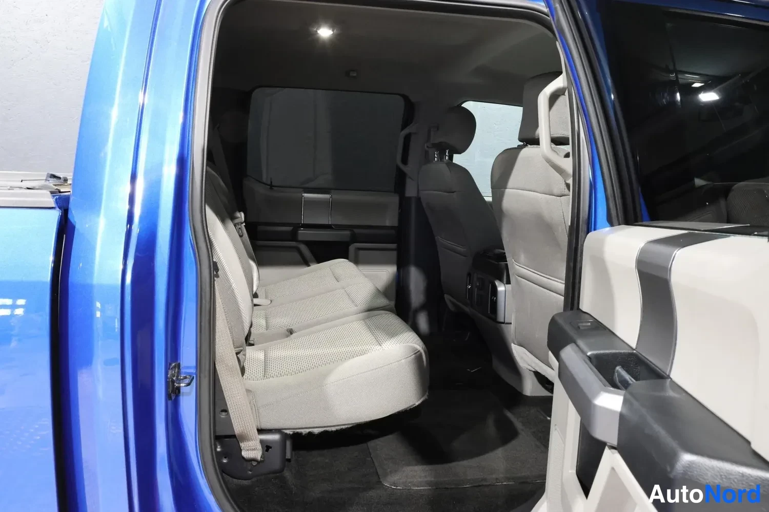 Sininen Ford F-150 2017, takaistuimet, kuva 18