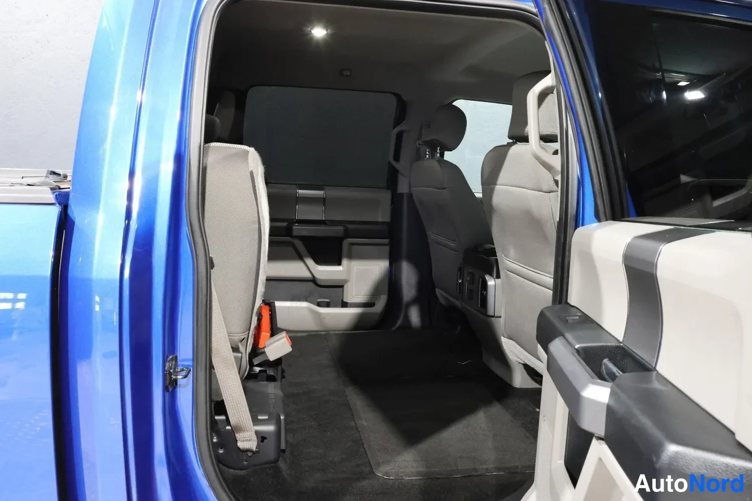 Sininen Ford F-150 2017, takaistuimet, kuva 19