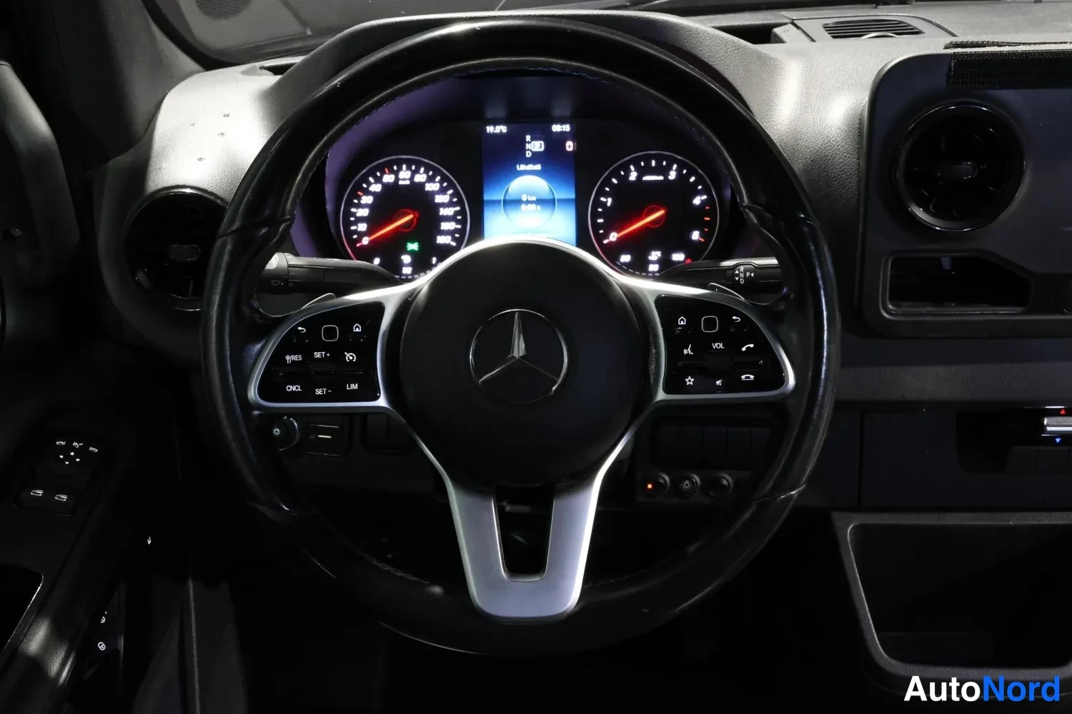 Musta Mercedes-Benz Sprinter 2021, yksityiskohta, kuva 22