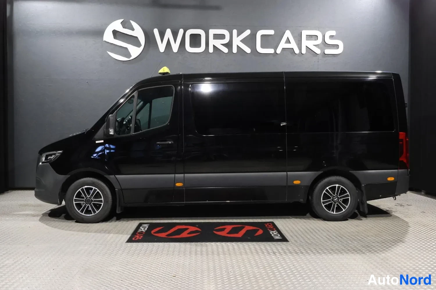 Musta Mercedes-Benz Sprinter 2021, sivulta, kuva 7