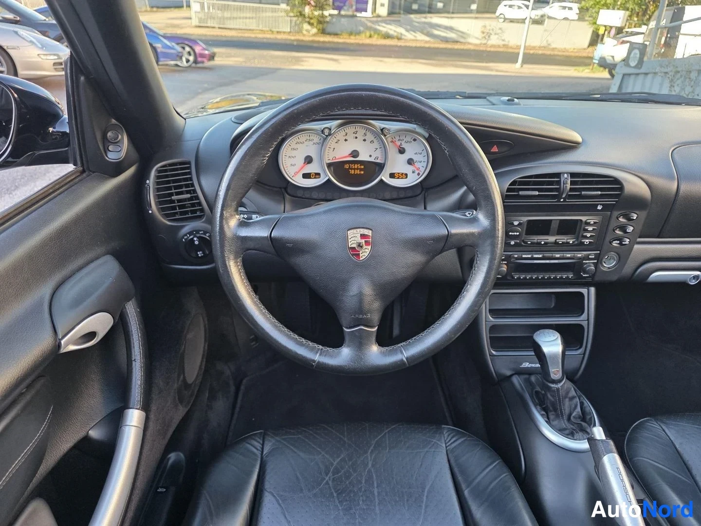 Musta Porsche Boxster S 2004, ohjaamo, kuva 11