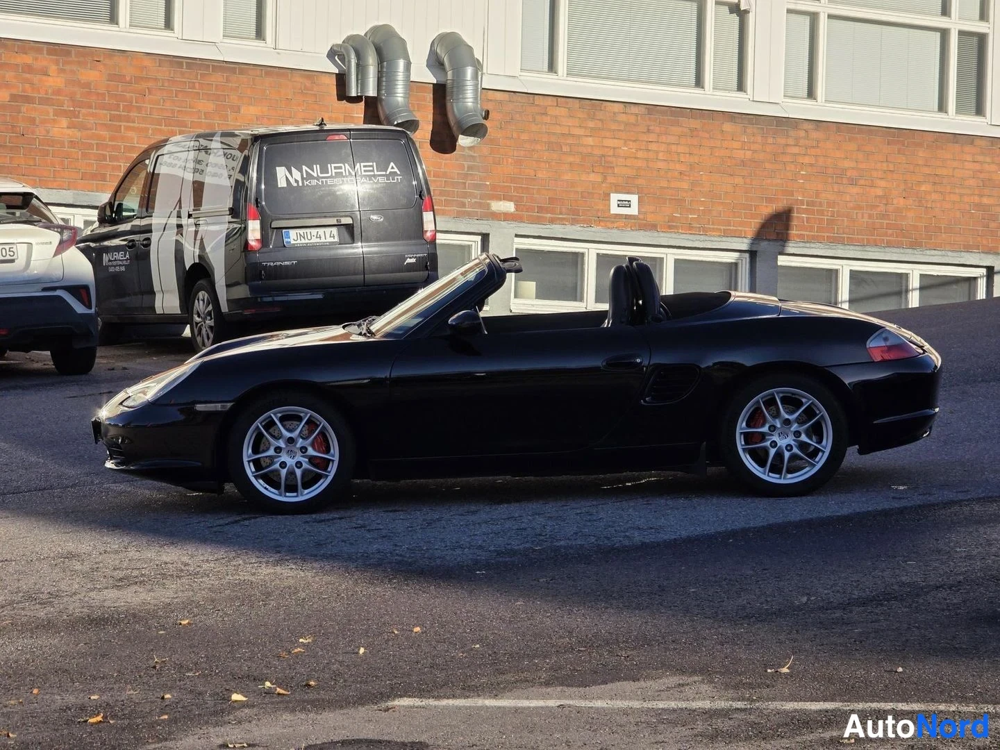 Musta Porsche Boxster S 2004, etuviisto, keula vasemmalle, kuva 2