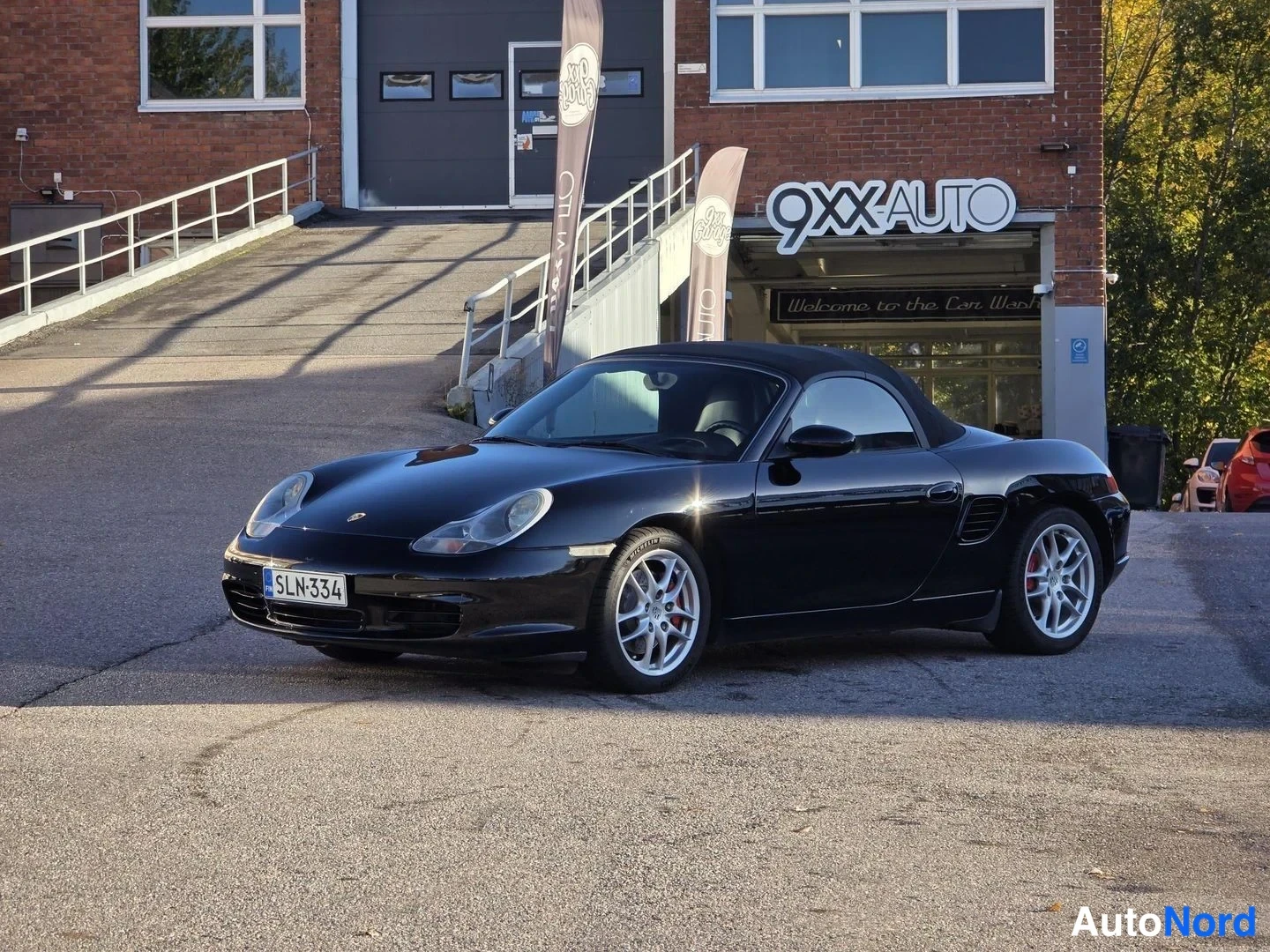 Musta Porsche Boxster S 2004, etuviisto, keula vasemmalle, kuva 3