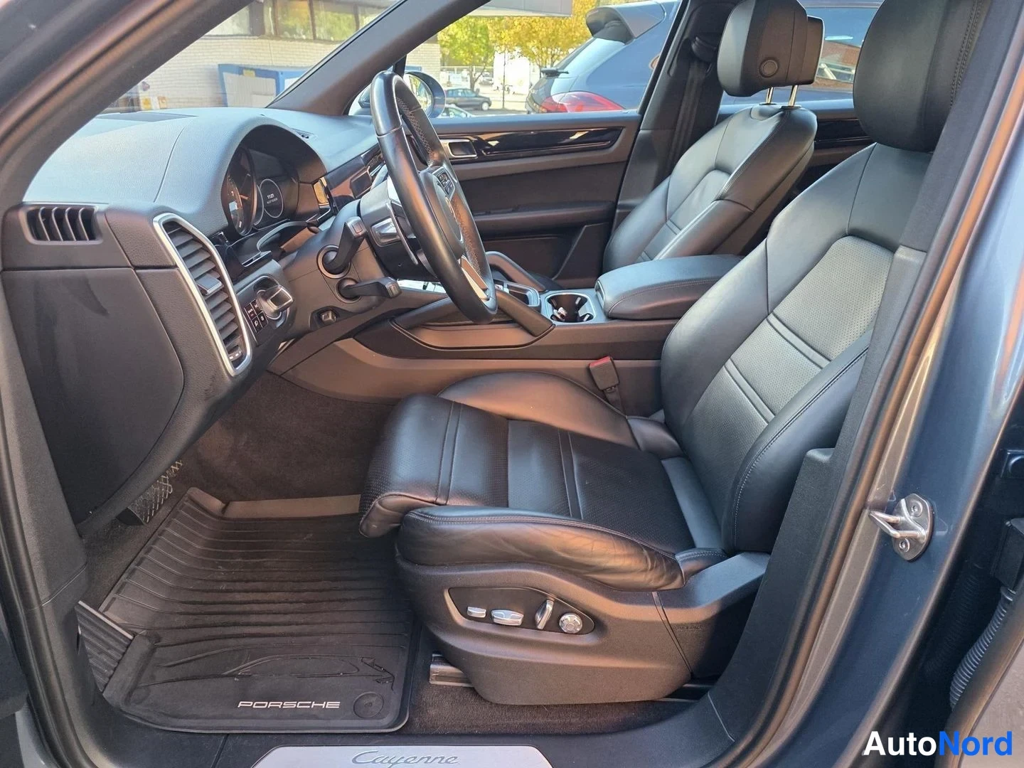 Sininen Porsche Cayenne 2019, ohjaamo, kuva 11