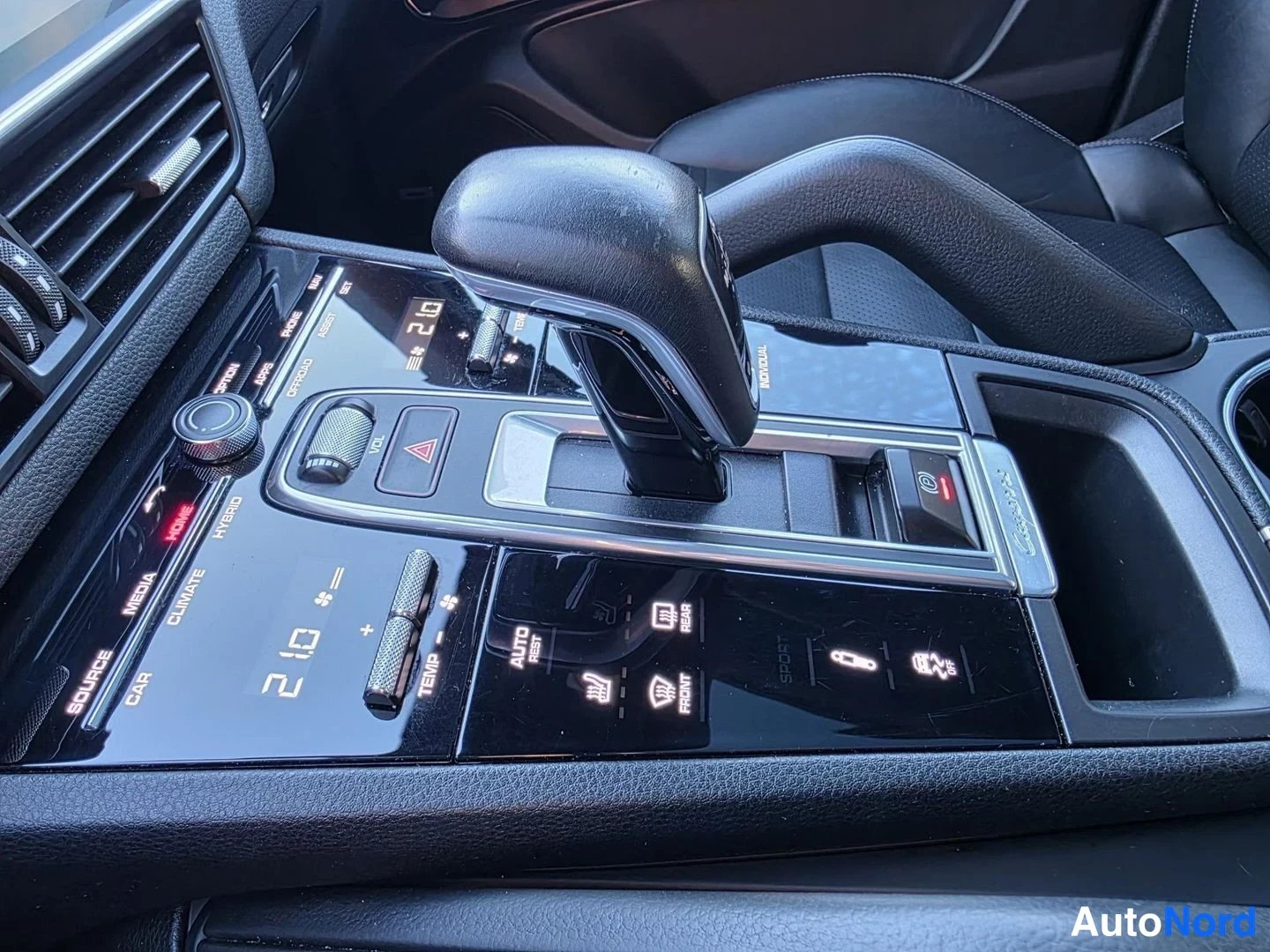 Sininen Porsche Cayenne 2019, yksityiskohta, kuva 18