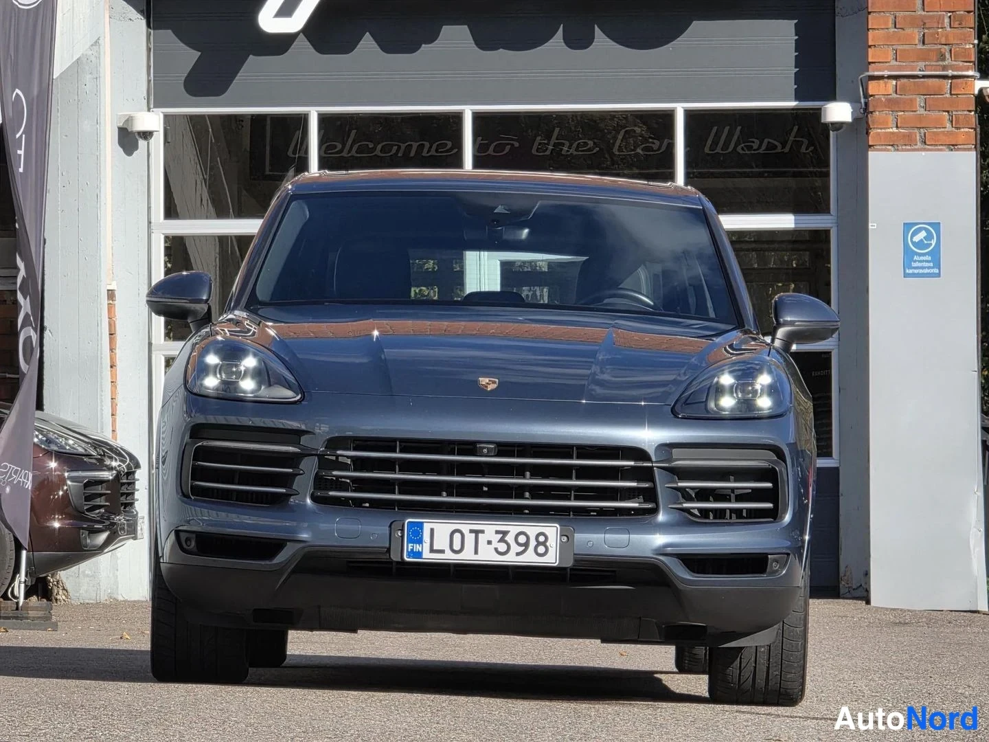 Sininen Porsche Cayenne 2019, edestä, kuva 4