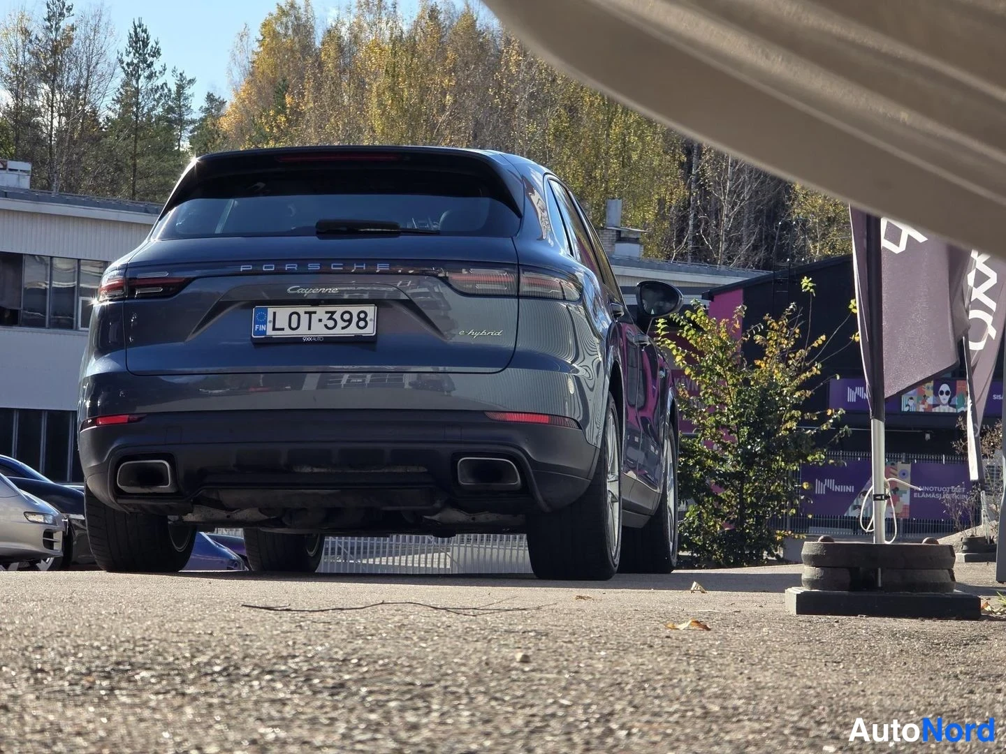 Sininen Porsche Cayenne 2019, takaa, kuva 8