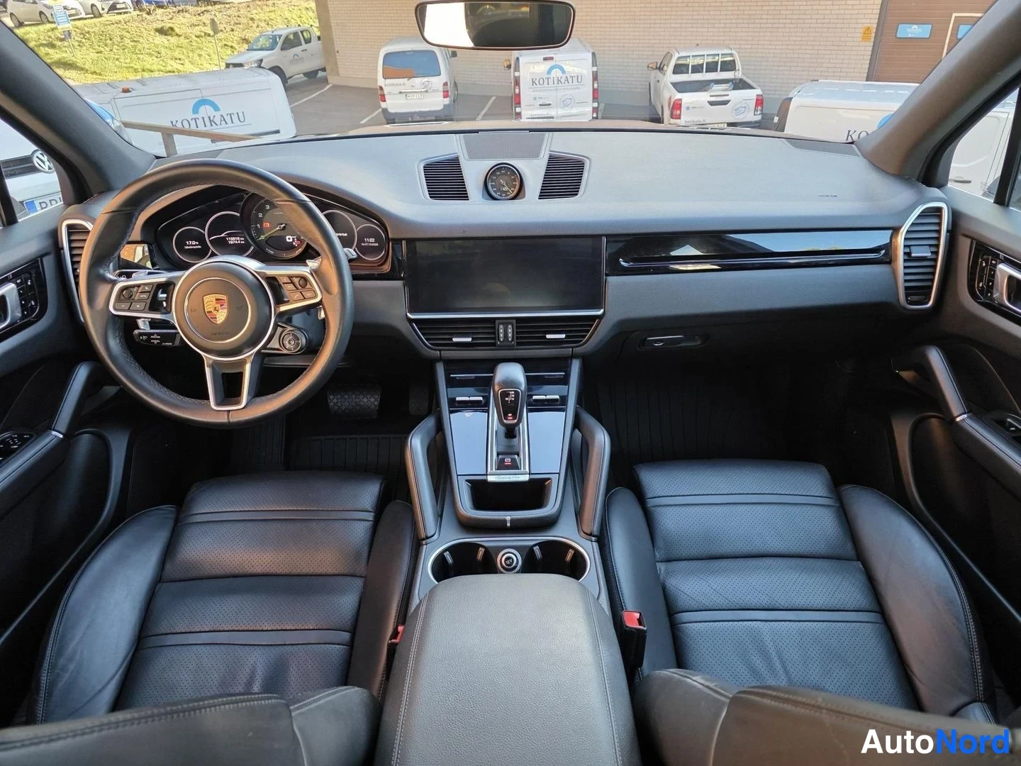 Sininen Porsche Cayenne 2019, ohjaamo, kuva 9