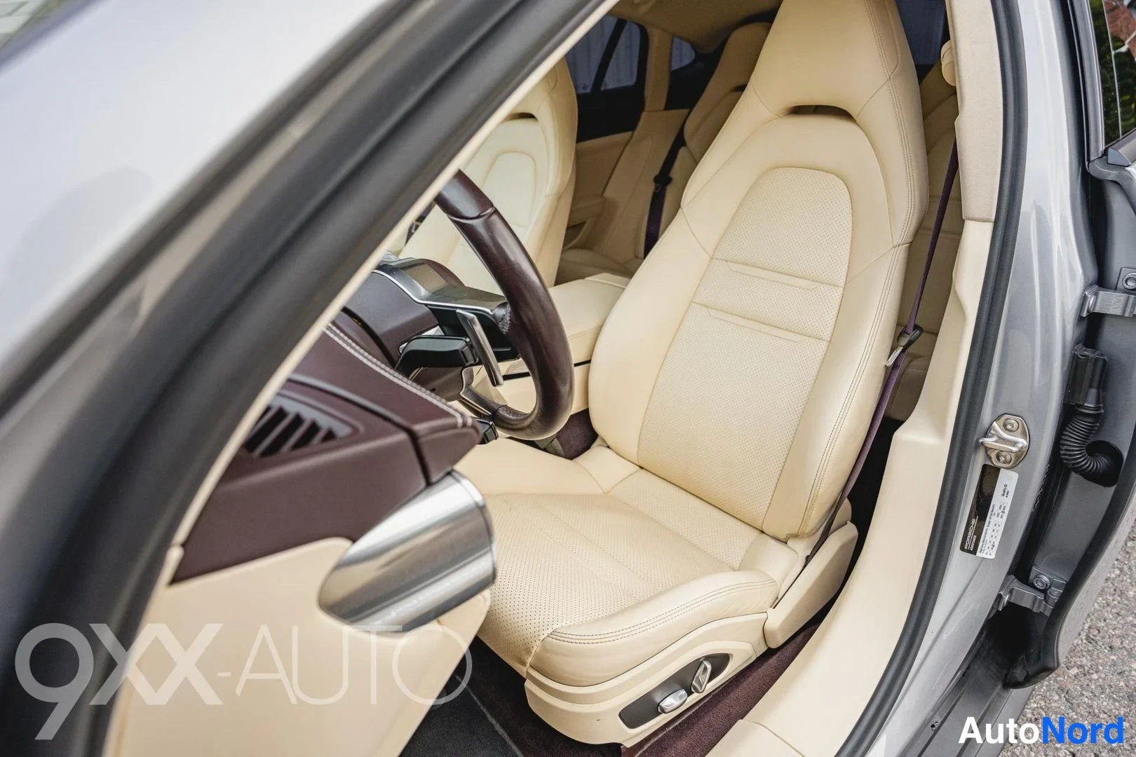 Harmaa Porsche Panamera 4 E-Hybrid 2020, etuistuimet, kuva 15