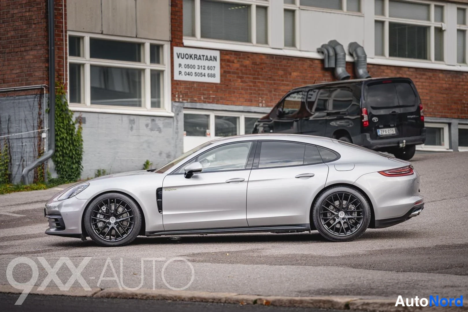 Harmaa Porsche Panamera 4 E-Hybrid 2020, takaviisto, kuva 6